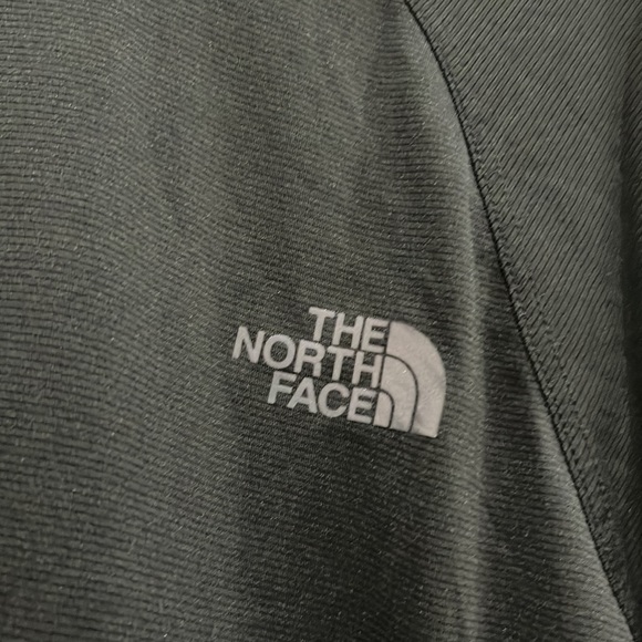 The North Face Black Flash Dry Short Sleeve  T-shirt  Size Medium - Picture 2 of 5